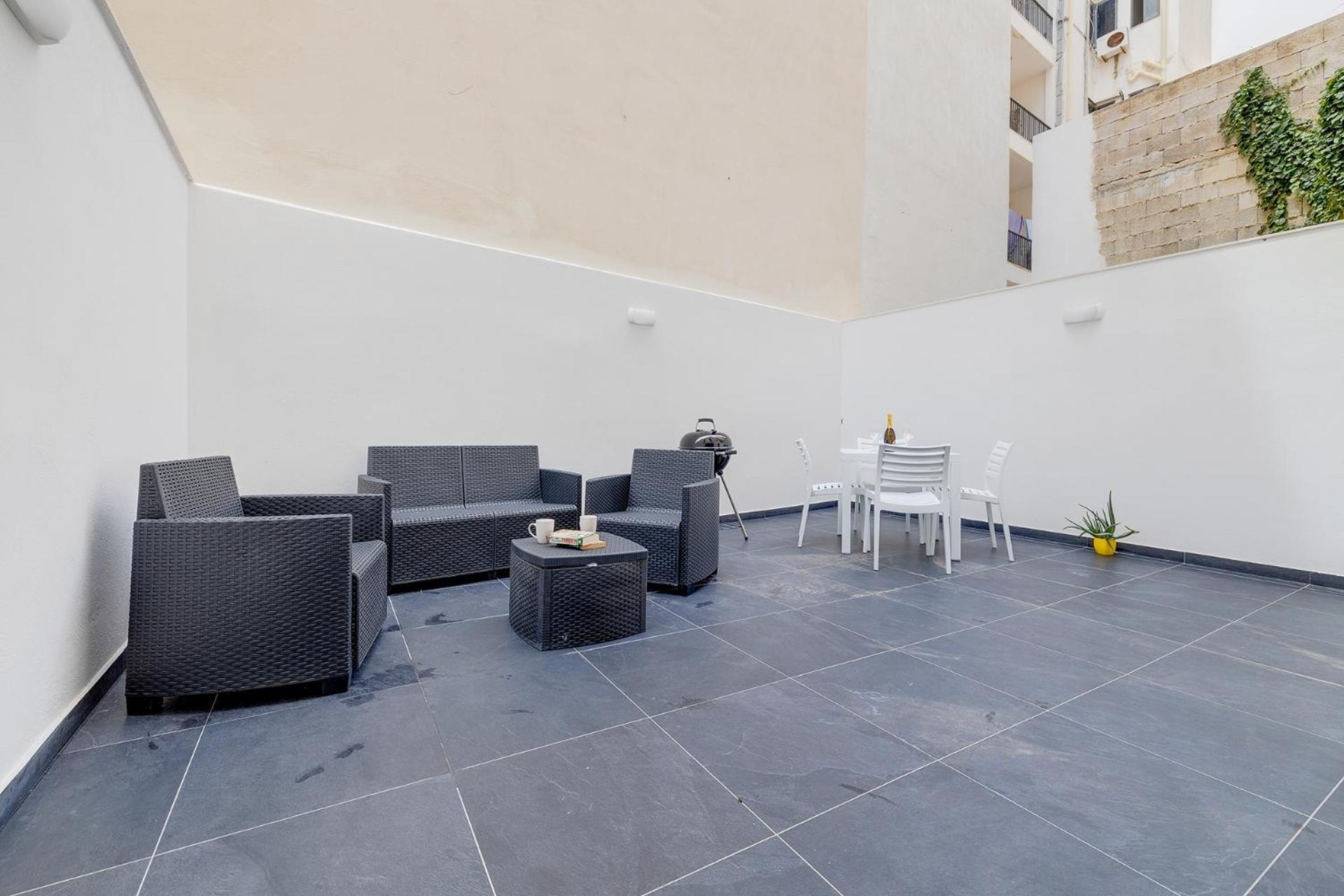 Apartament Sliema 2Br Great Location With Terrace Zewnętrze zdjęcie